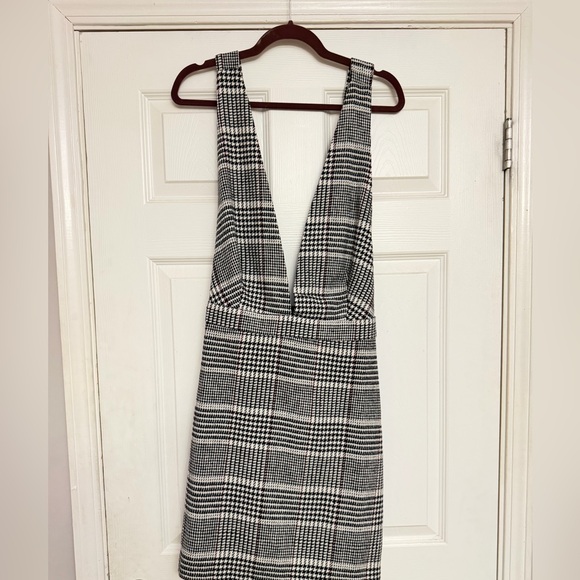 Forever 21 Dresses & Skirts - Forever 21 Black and White Glen Plaid Deep V Pinafore Dress
